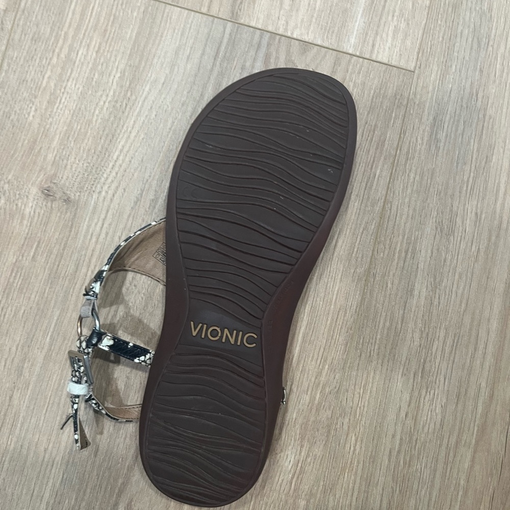 Vionic sandals - Picture 2 of 3